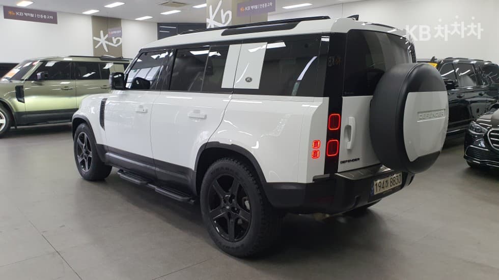 Land Rover 디펜더(L663)110 D250 SE - 5