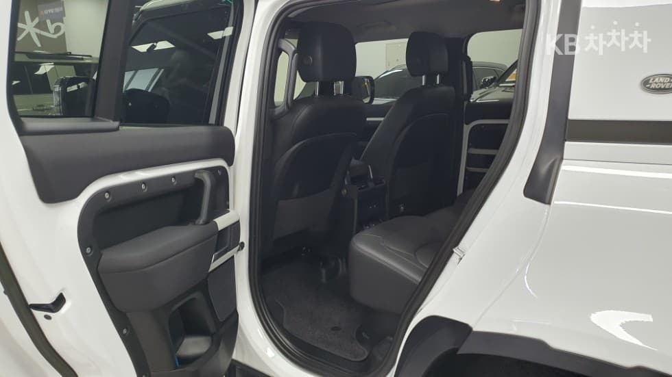 Land Rover 디펜더(L663)110 D250 SE - 9