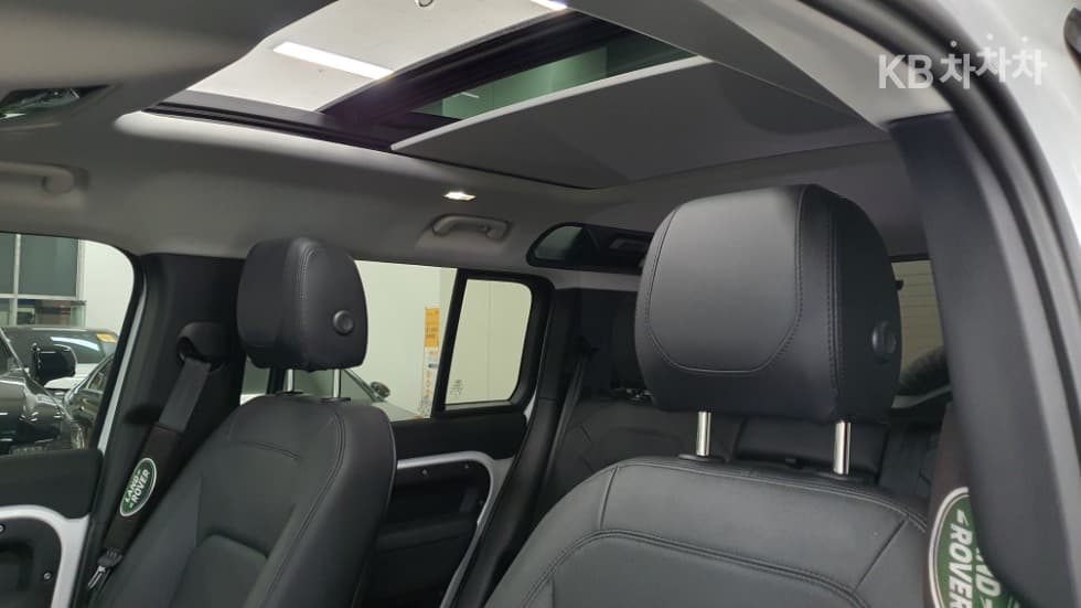 Land Rover 디펜더(L663)110 D250 SE - 20