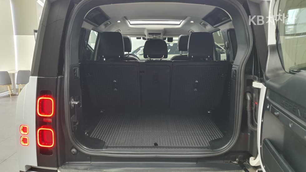 Land Rover 디펜더(L663)110 D250 SE - 21