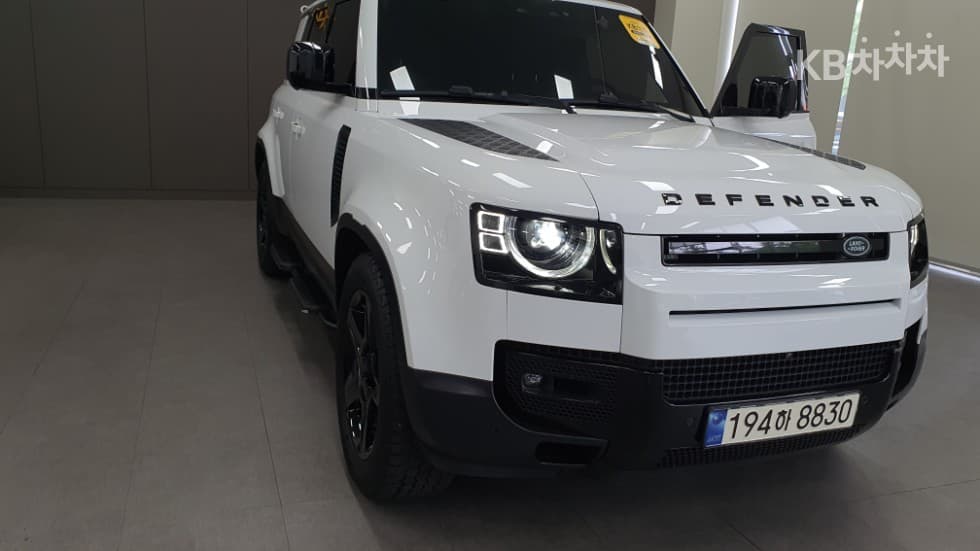 Land Rover 디펜더(L663)110 D250 SE - 24