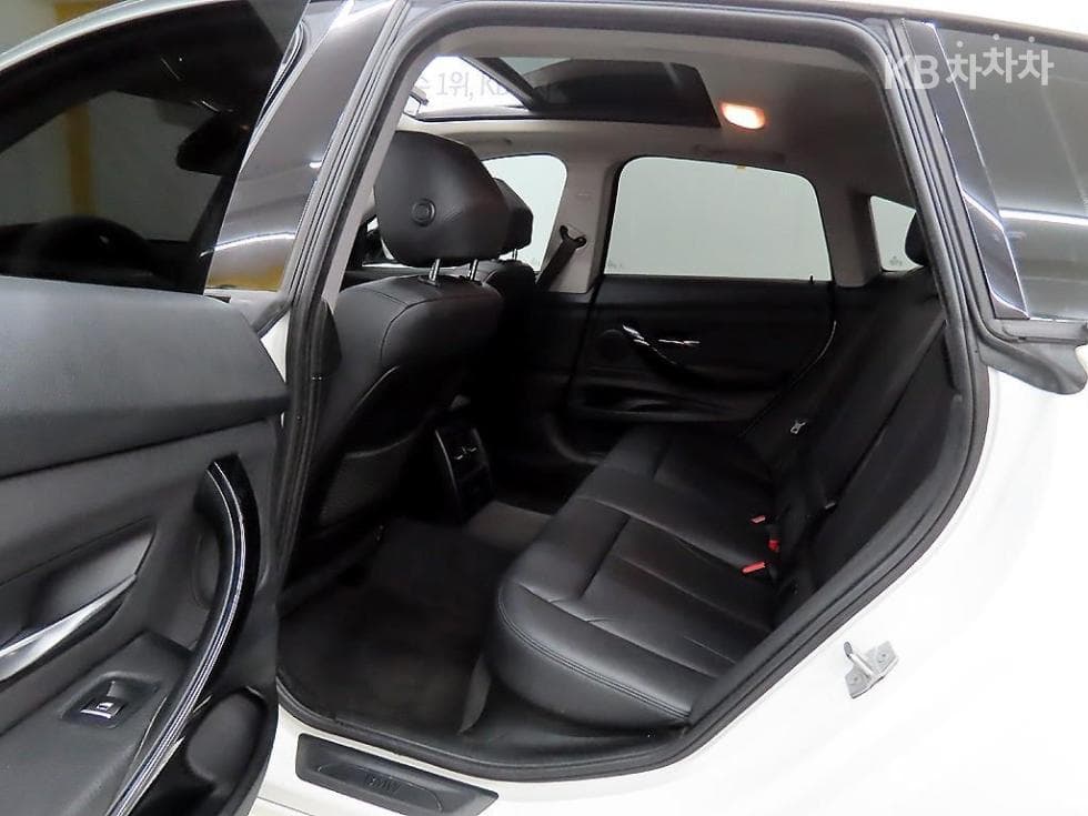 BMW Gran Turismo3 Series GT 320d F34 xDrive - 6
