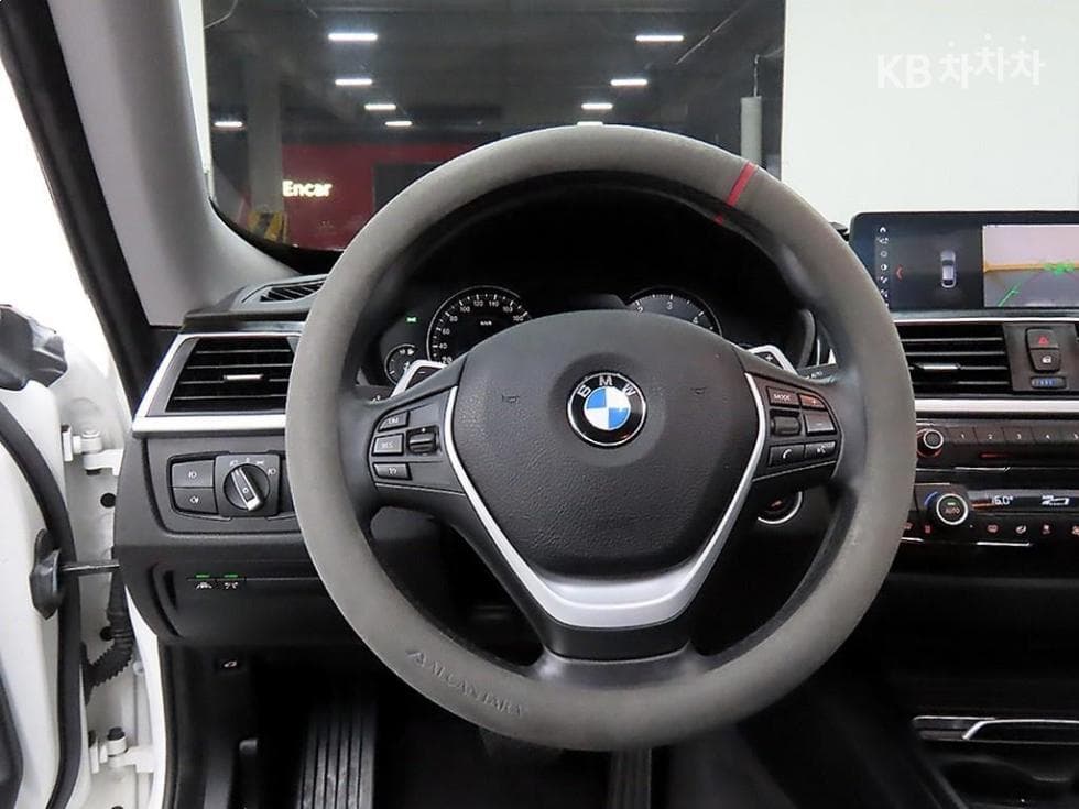 BMW Gran Turismo3 Series GT 320d F34 xDrive - 9