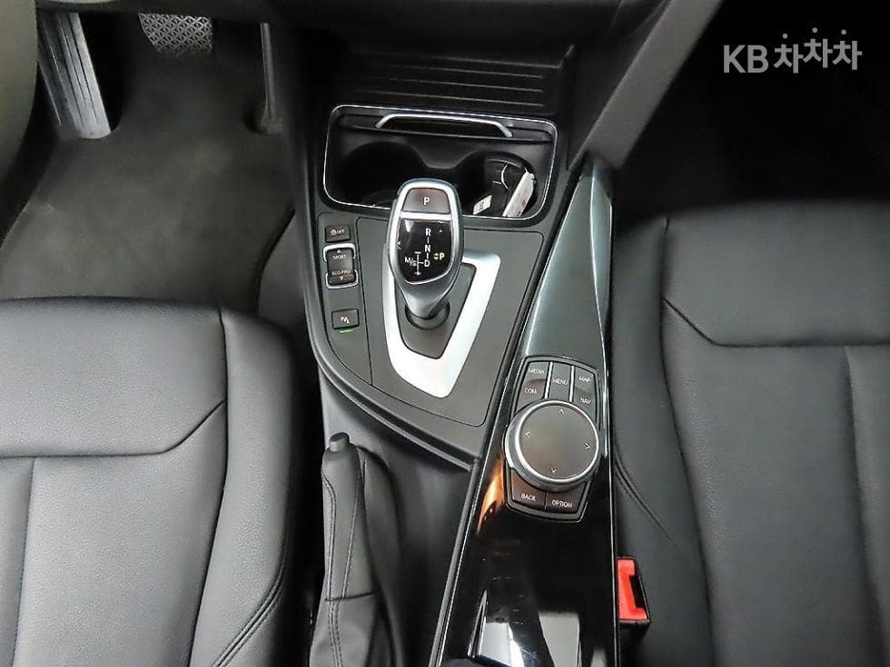 BMW Gran Turismo3 Series GT 320d F34 xDrive - 10