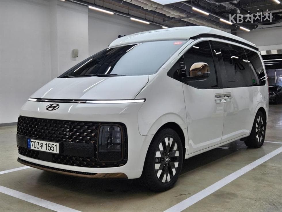 Хюндай Staria Lounge 캠퍼 Camper 11 AWD Prestige - Image 1