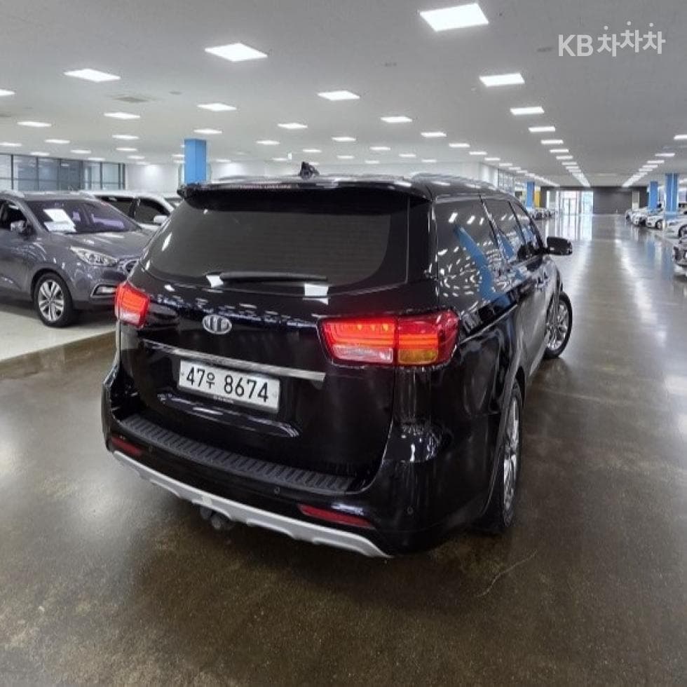 Kia All New Carnival9-seater 2.2 Diesel Prestige - 3