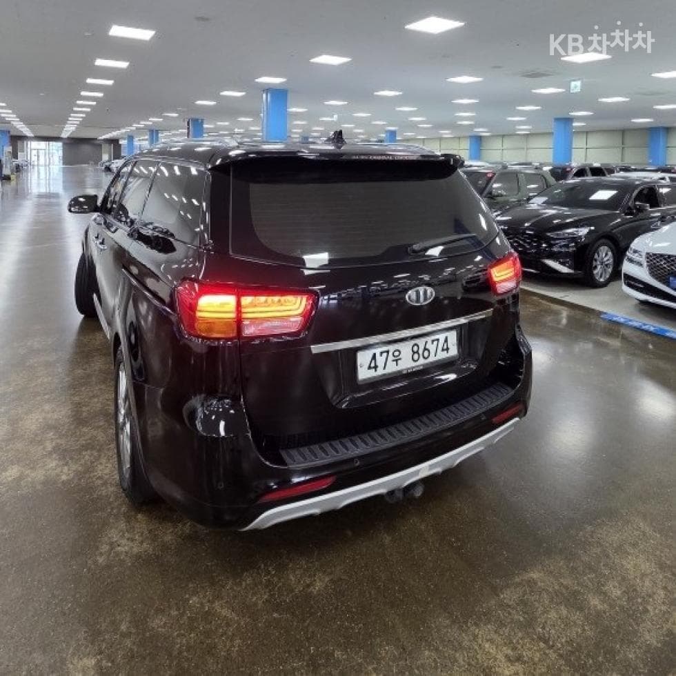 Kia All New Carnival9-seater 2.2 Diesel Prestige - 4