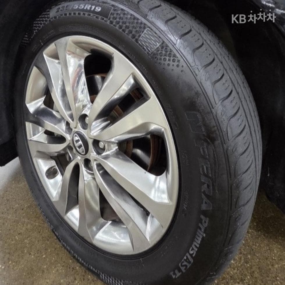 Kia All New Carnival9-seater 2.2 Diesel Prestige - 5