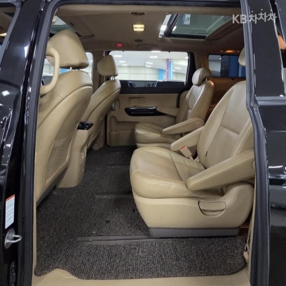 Kia All New Carnival9-seater 2.2 Diesel Prestige - 7