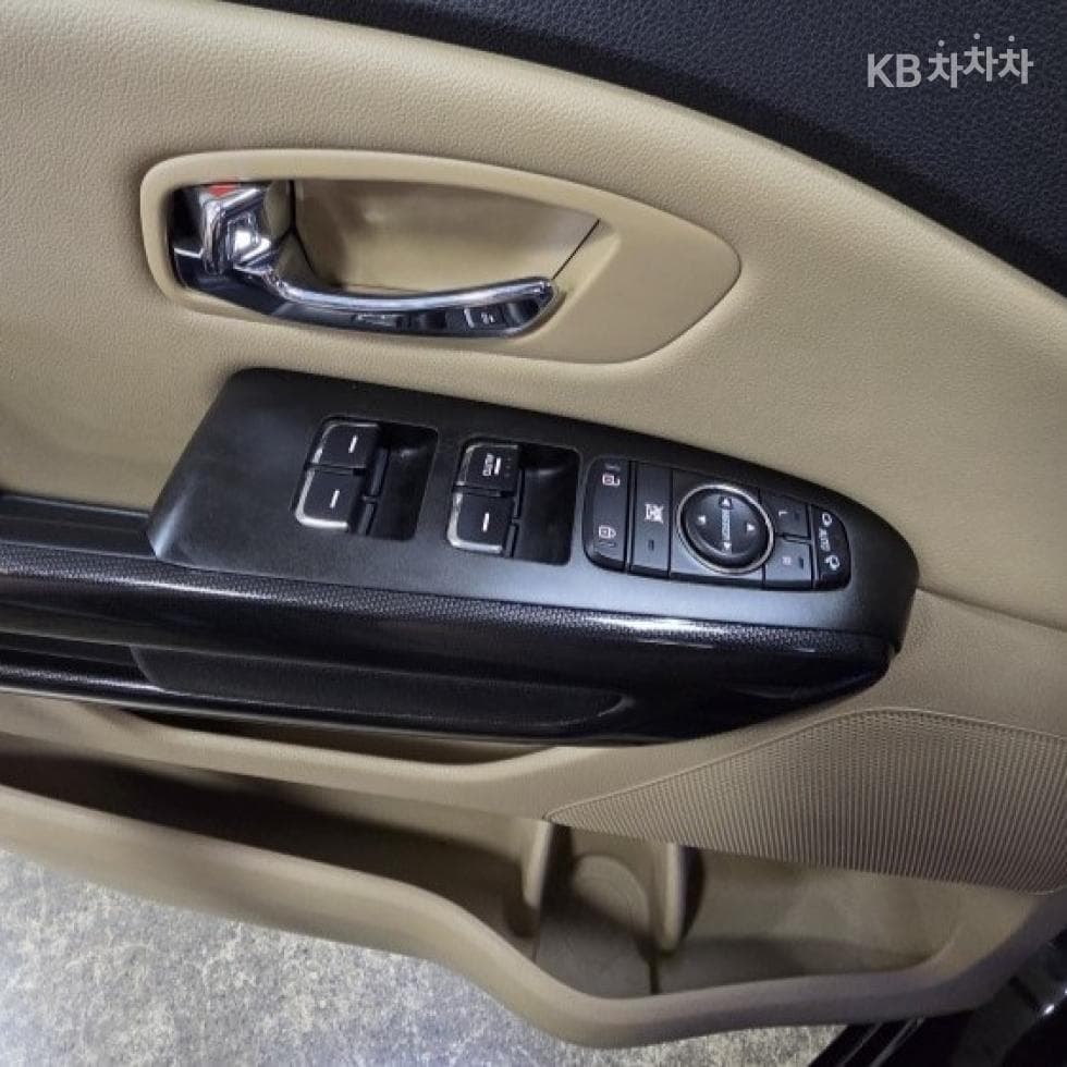 Kia All New Carnival9-seater 2.2 Diesel Prestige - 15