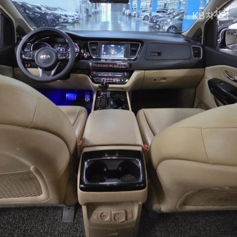 Kia All New Carnival9-seater 2.2 Diesel Prestige - 16