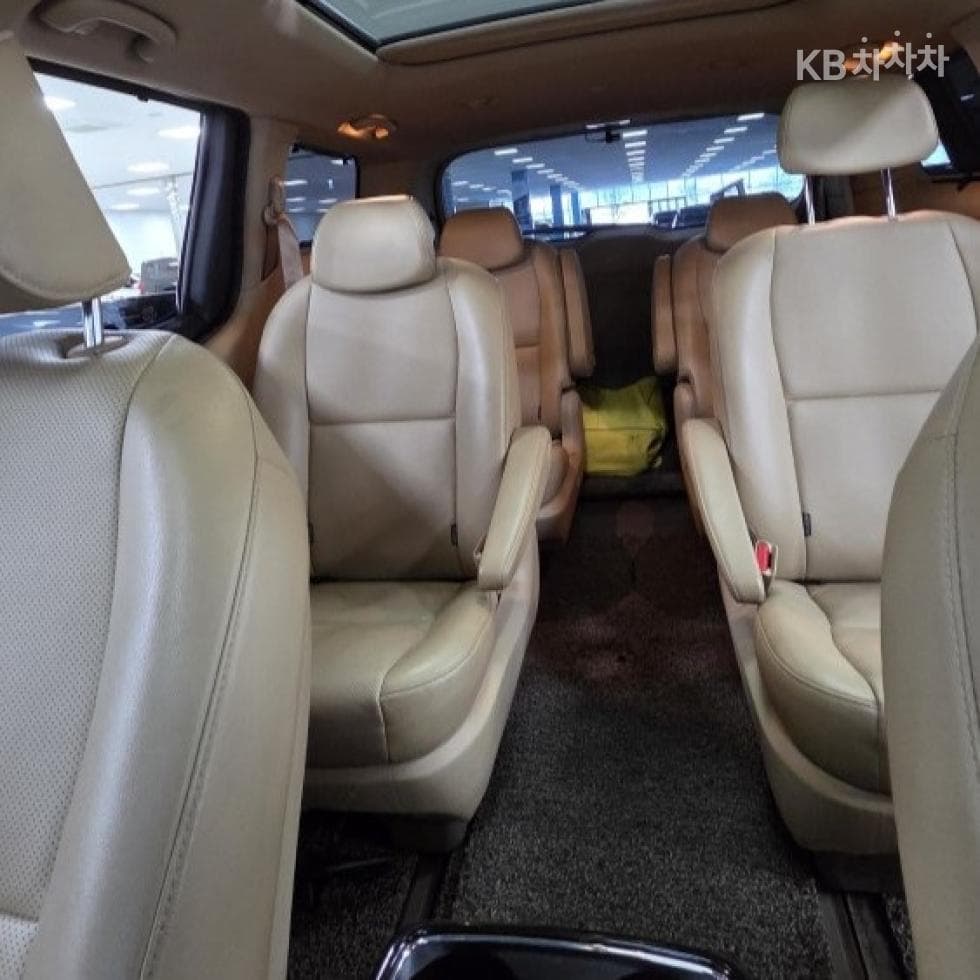 Kia All New Carnival9-seater 2.2 Diesel Prestige - 18