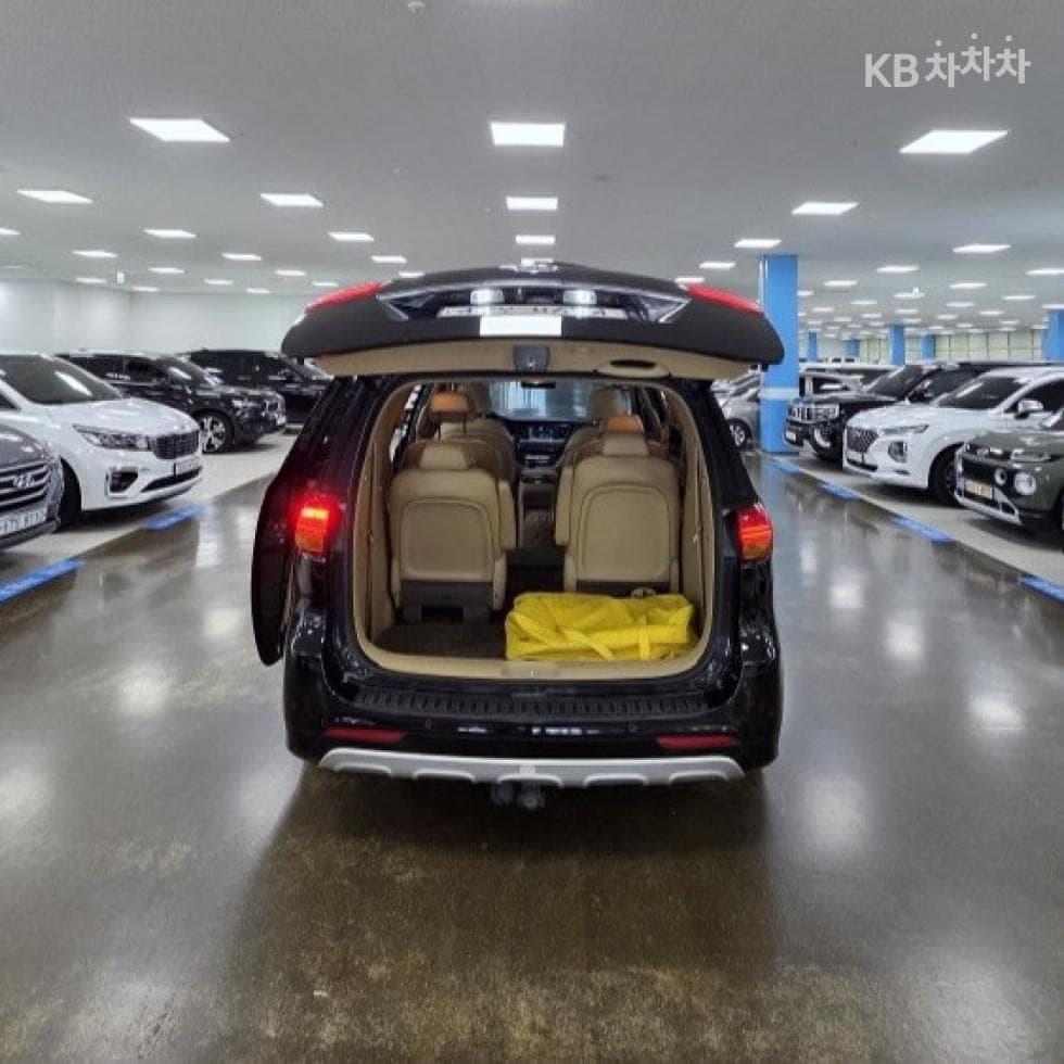Kia All New Carnival9-seater 2.2 Diesel Prestige - 19