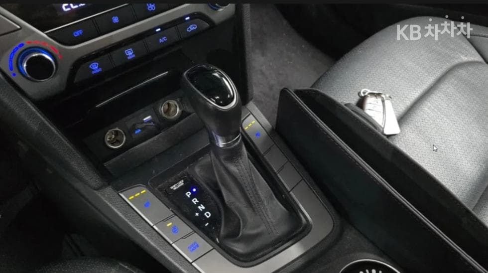 Hyundai Avante (Elantra)AD1.6 GDi Modern Special (special feature/edition) - 6