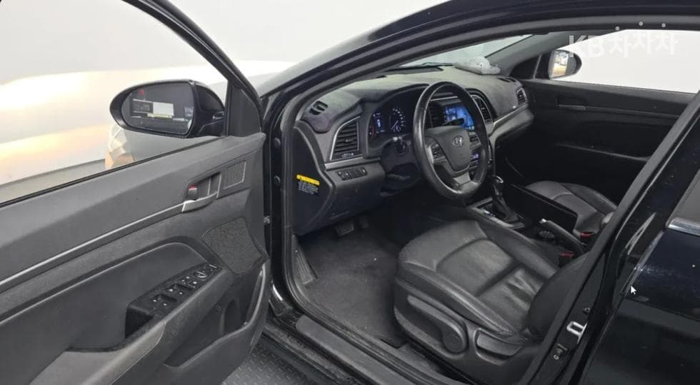 Hyundai Avante (Elantra)AD1.6 GDi Modern Special (special feature/edition) - 8