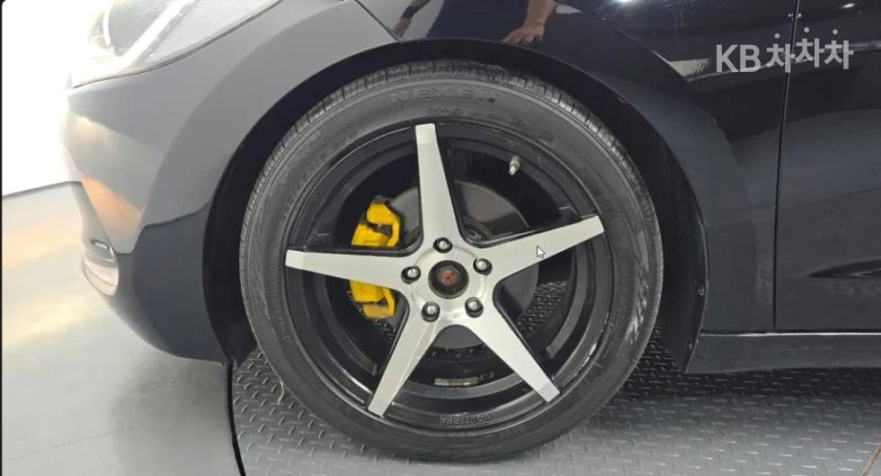 Hyundai Avante (Elantra)AD1.6 GDi Modern Special (special feature/edition) - 13