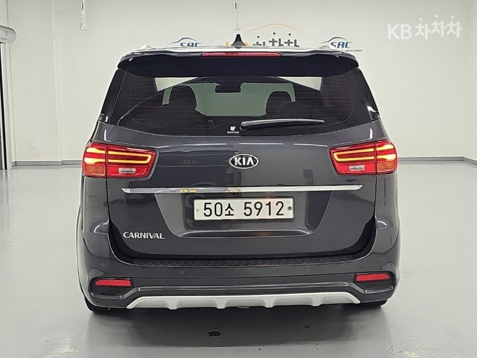 Kia The New (facelift) Carnival9-seater 2.2 Diesel Noblesse Special (special feature/edition) - 3