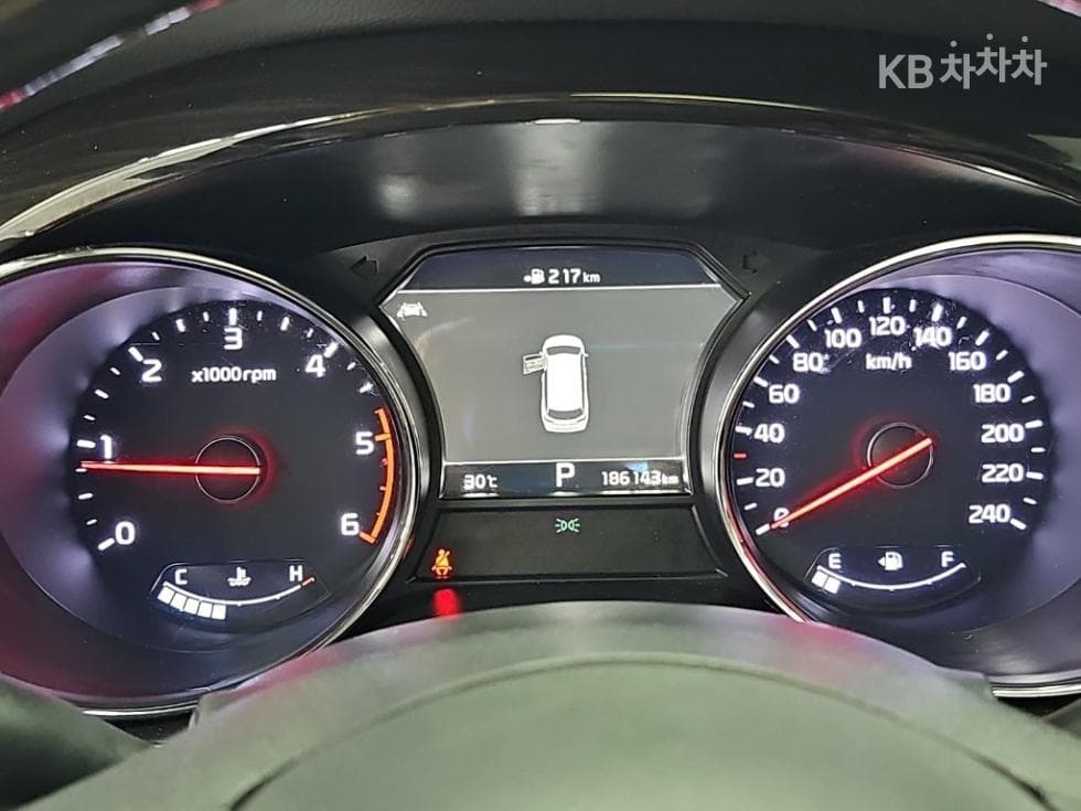 Kia The New (facelift) Carnival9-seater 2.2 Diesel Noblesse Special (special feature/edition) - 6