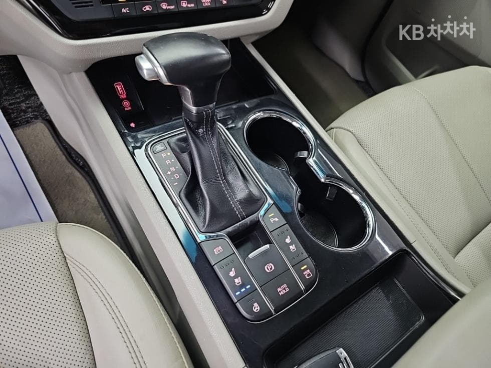 Kia The New (facelift) Carnival9-seater 2.2 Diesel Noblesse Special (special feature/edition) - 8