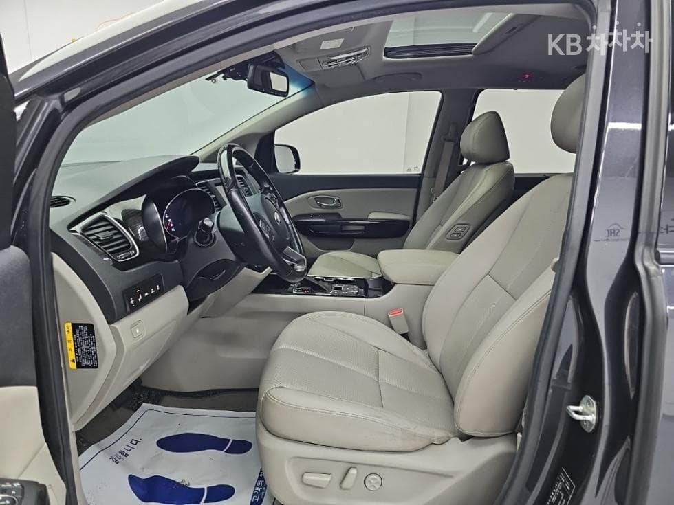 Kia The New (facelift) Carnival9-seater 2.2 Diesel Noblesse Special (special feature/edition) - 11