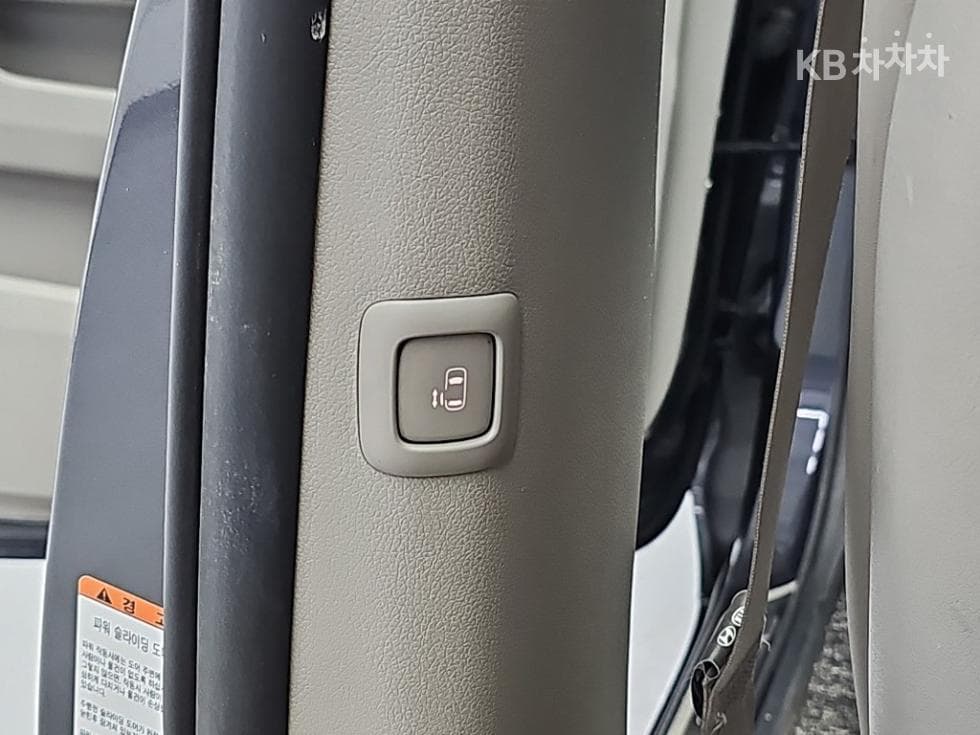 Kia The New (facelift) Carnival9-seater 2.2 Diesel Noblesse Special (special feature/edition) - 14