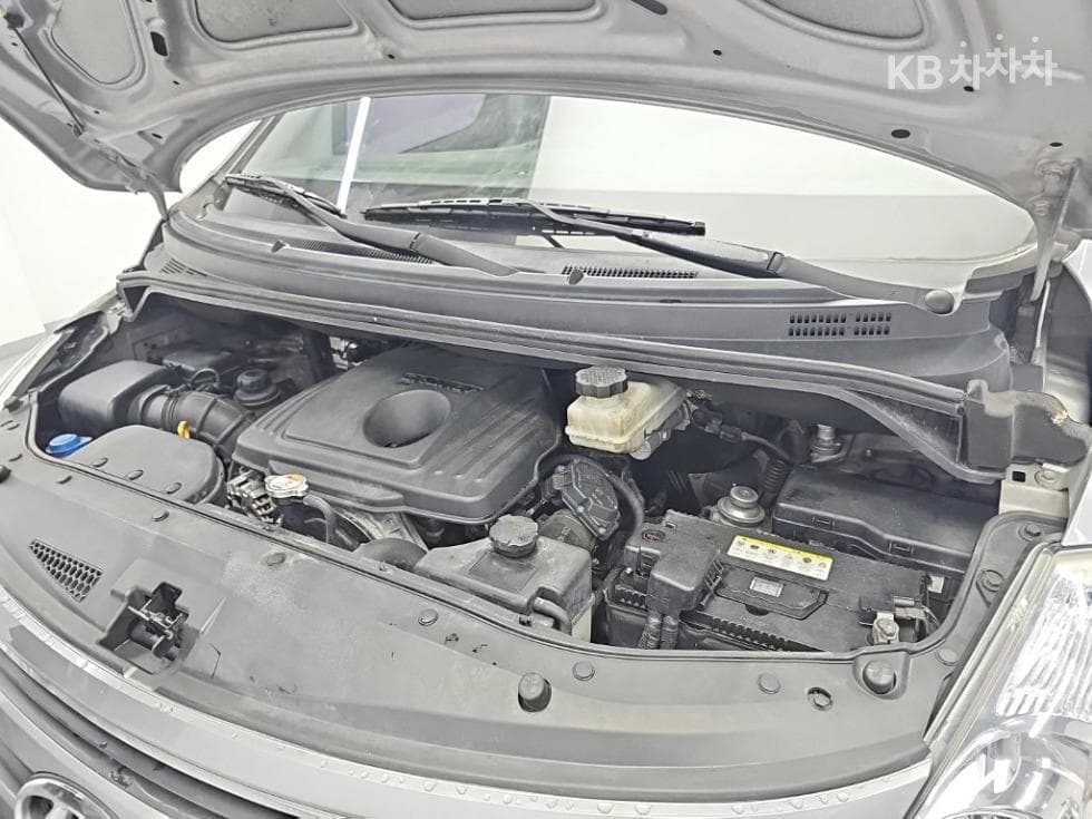 Hyundai Grand Starex5-seater Van CVX Smart - 5