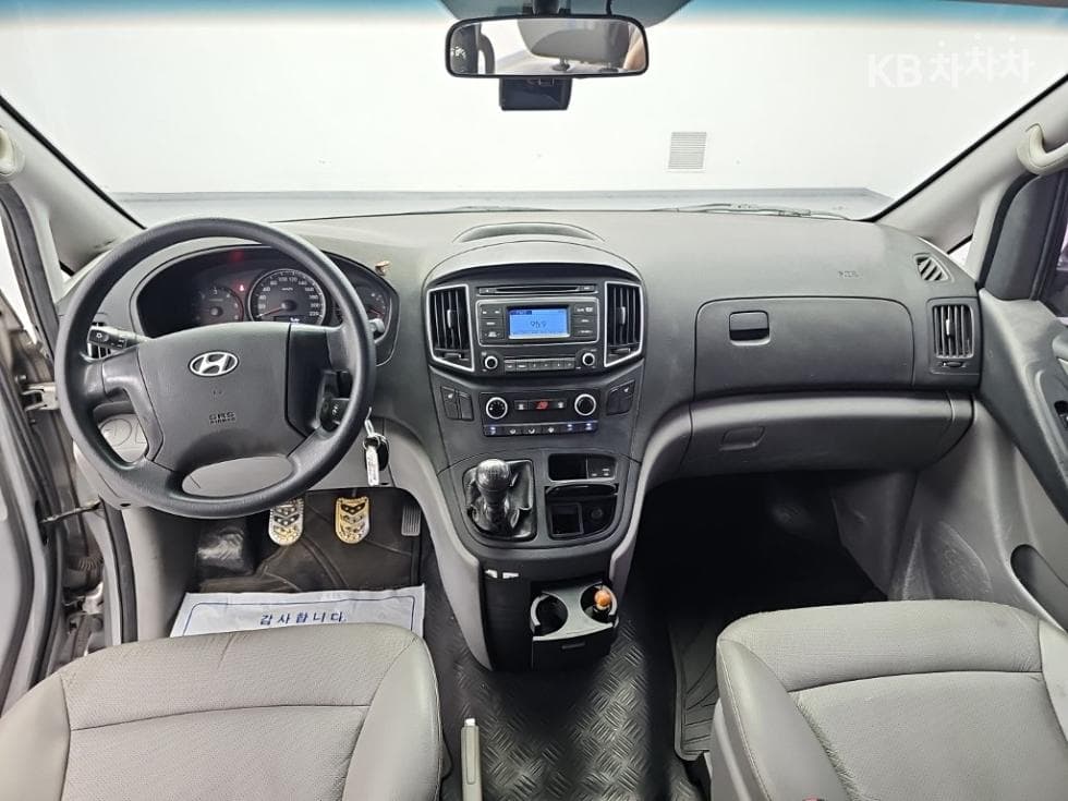 Hyundai Grand Starex5-seater Van CVX Smart - 7