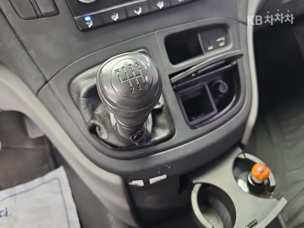 Hyundai Grand Starex5-seater Van CVX Smart - 8