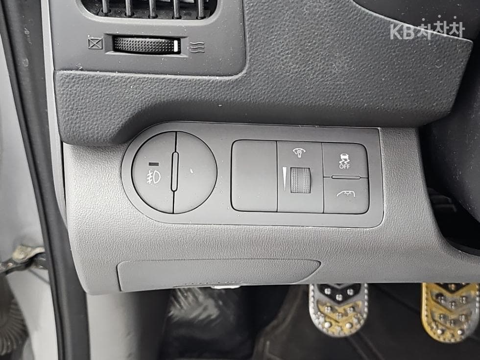Hyundai Grand Starex5-seater Van CVX Smart - 14