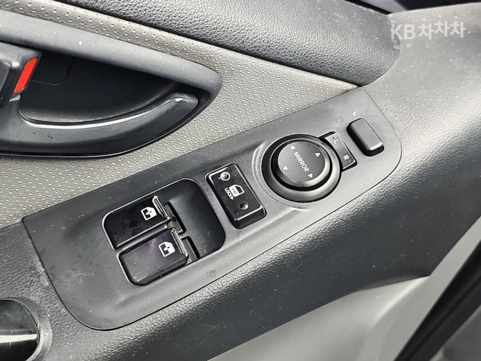 Hyundai Grand Starex5-seater Van CVX Smart - 15