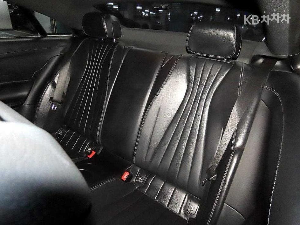 Mercedes-Benz E-Class (W213)E220d COUPE - 7