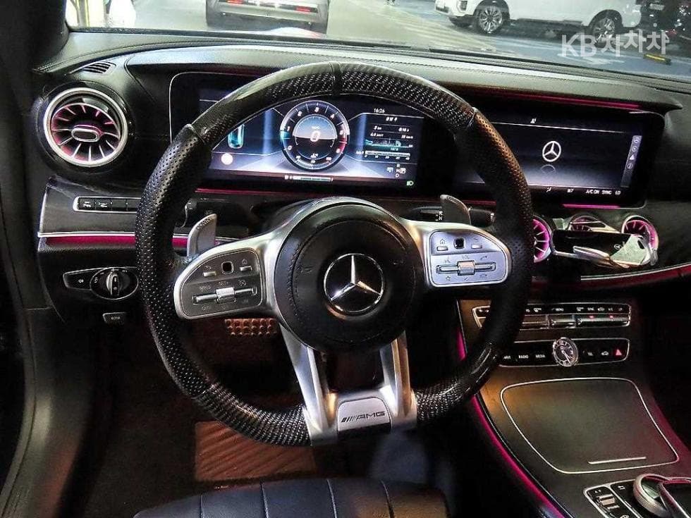 Mercedes-Benz E-Class (W213)E220d COUPE - 8