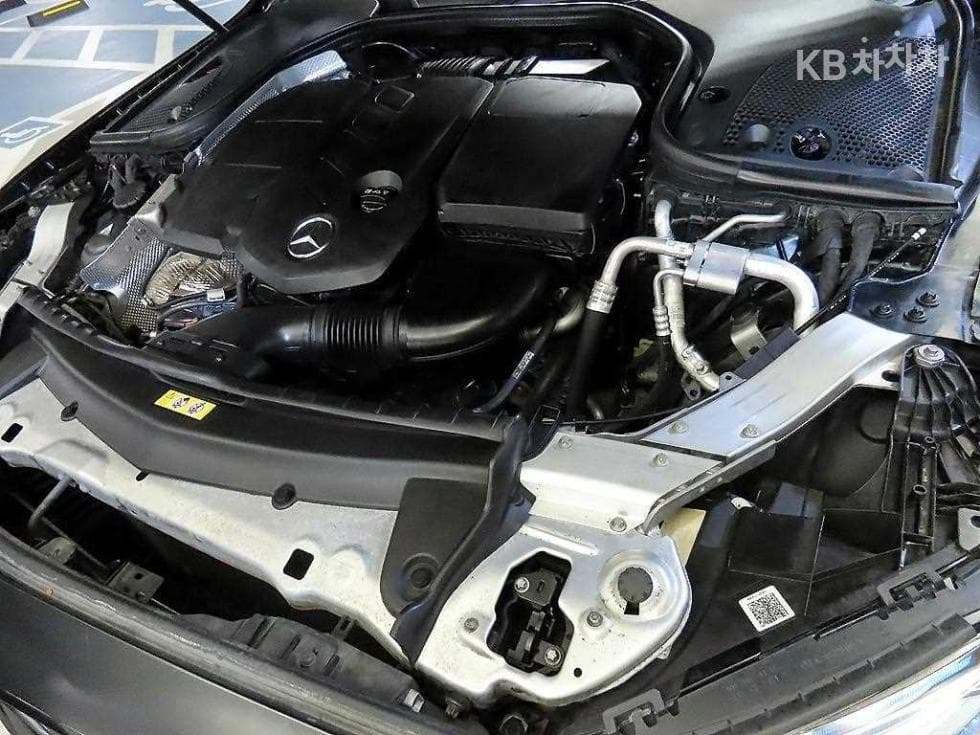 Mercedes-Benz E-Class (W213)E220d COUPE - 19