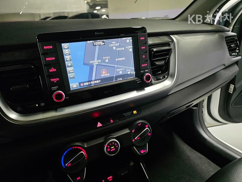 Kia StonicGasoline 1.4 MPI Deluxe - 9