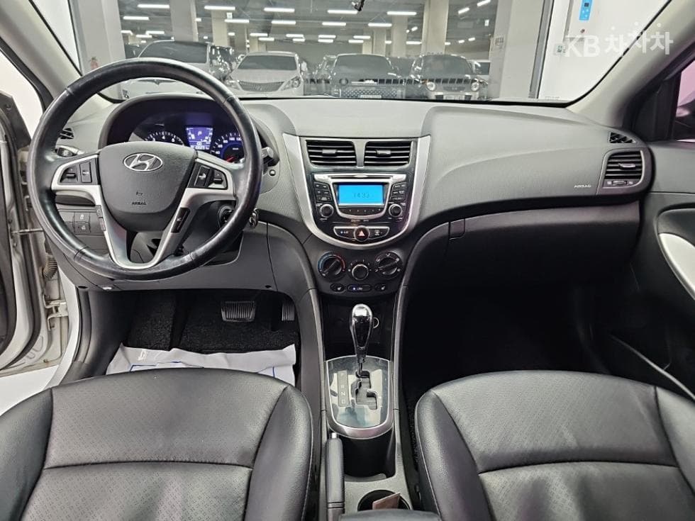 Hyundai Accent(신형)1.4 VVT Modern - 7