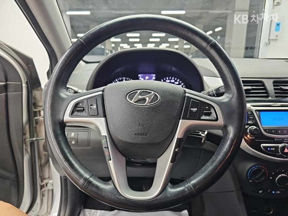 Hyundai Accent(신형)1.4 VVT Modern - 9