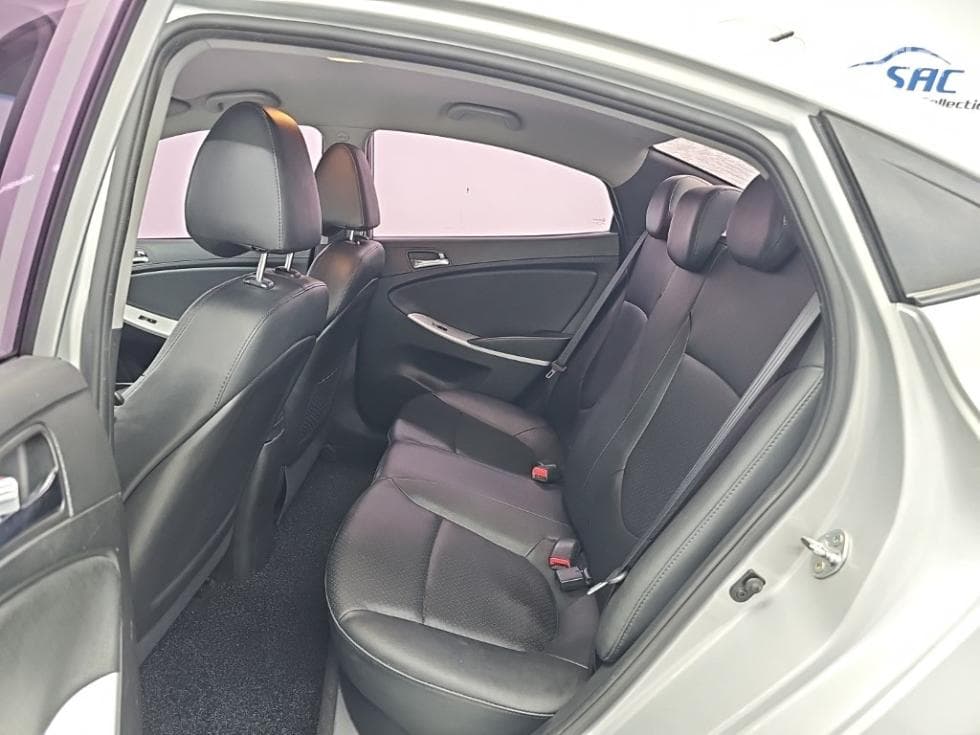Hyundai Accent(신형)1.4 VVT Modern - 12