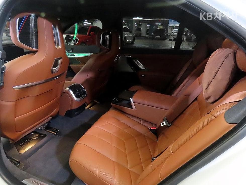 BMW 7시리즈(G70)740i xDrive M Sport - 7