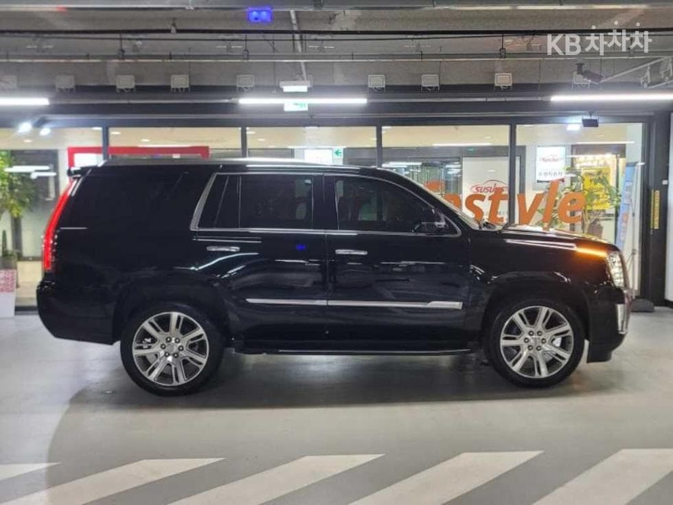 캐딜락 ESCALADE(4-то поколение)6.2 V8 - 3