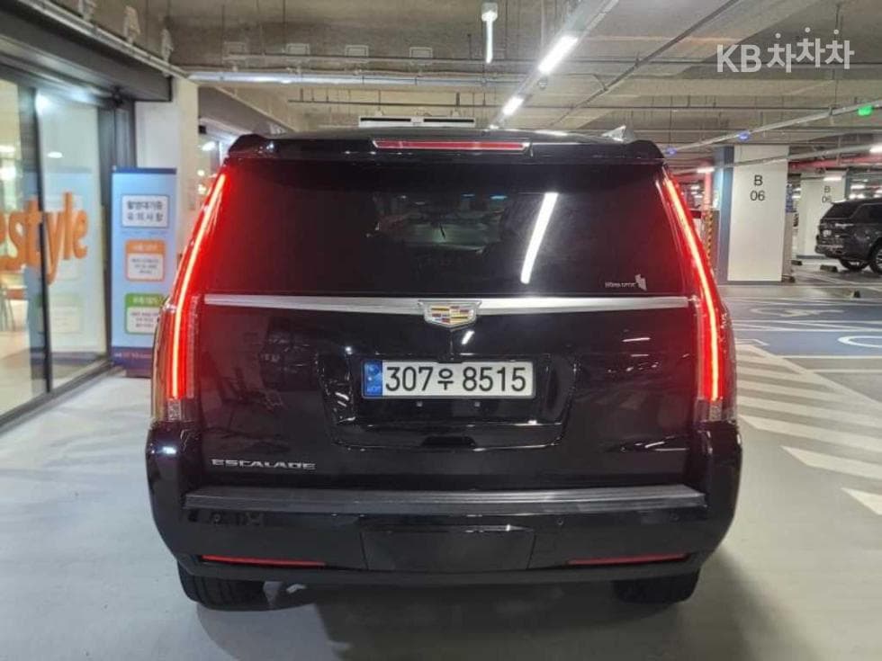 캐딜락 ESCALADE(4-то поколение)6.2 V8 - 5