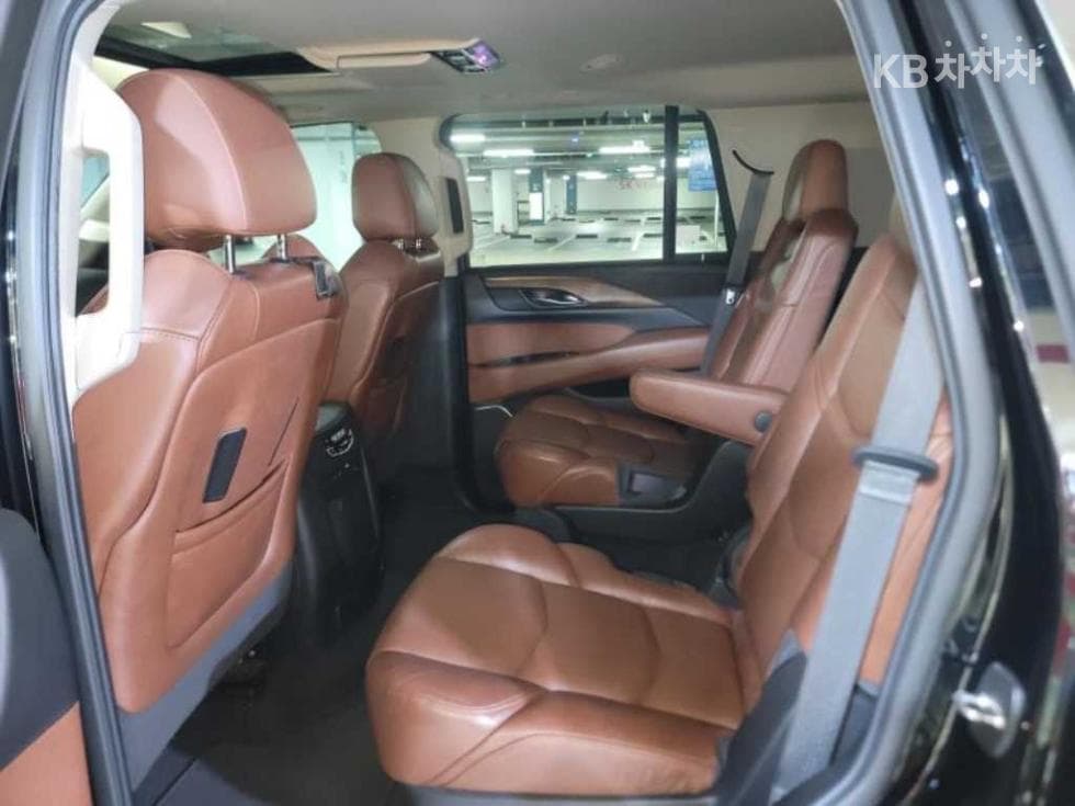 캐딜락 ESCALADE(4-то поколение)6.2 V8 - 7