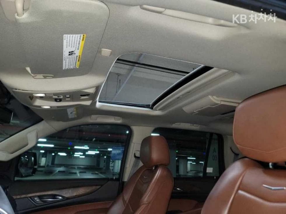 캐딜락 ESCALADE(4-то поколение)6.2 V8 - 12
