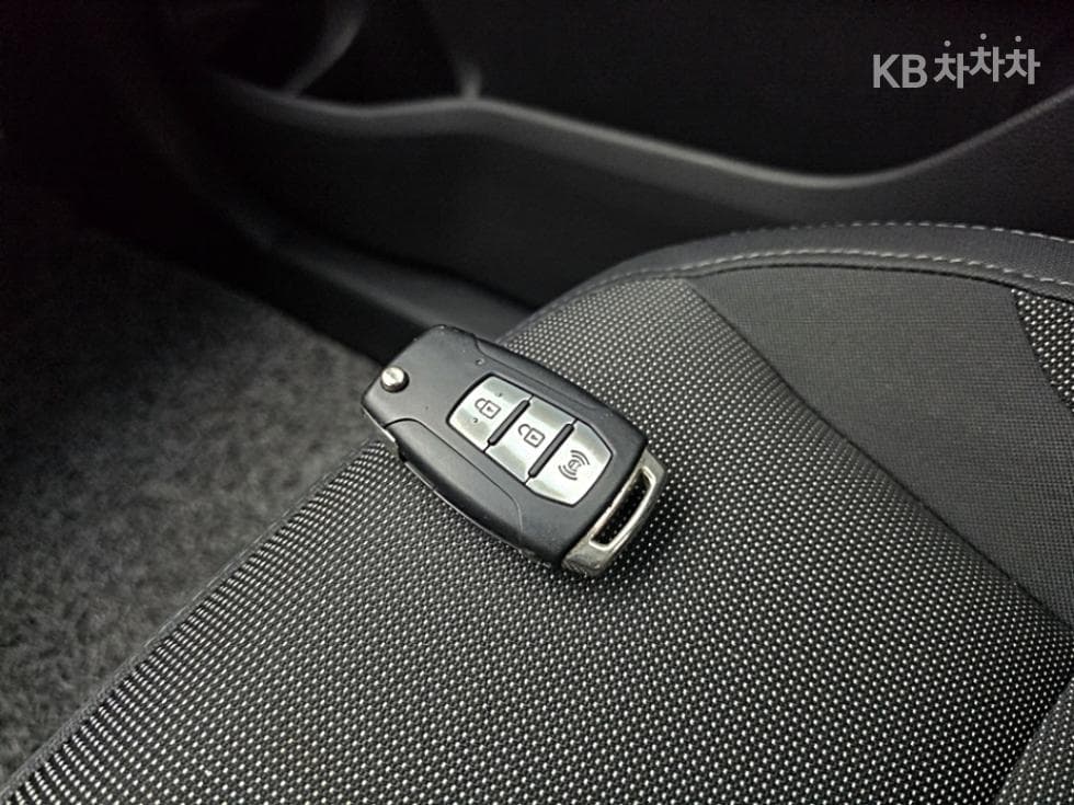 KG Mobility Very New (facelift/refresh; particularly for Tivoli) TivoliGasoline V1 2WD Standard - 19