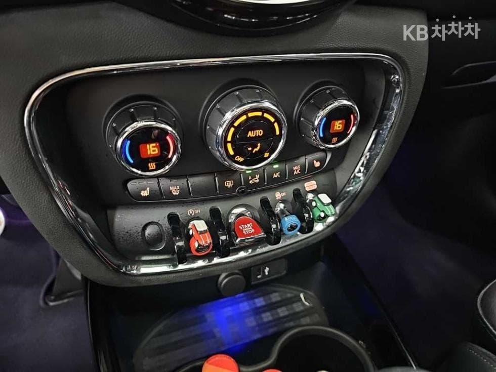 Мини 클럽맨 Второ поколение1.5 Cooper Classic Стандартен - 10