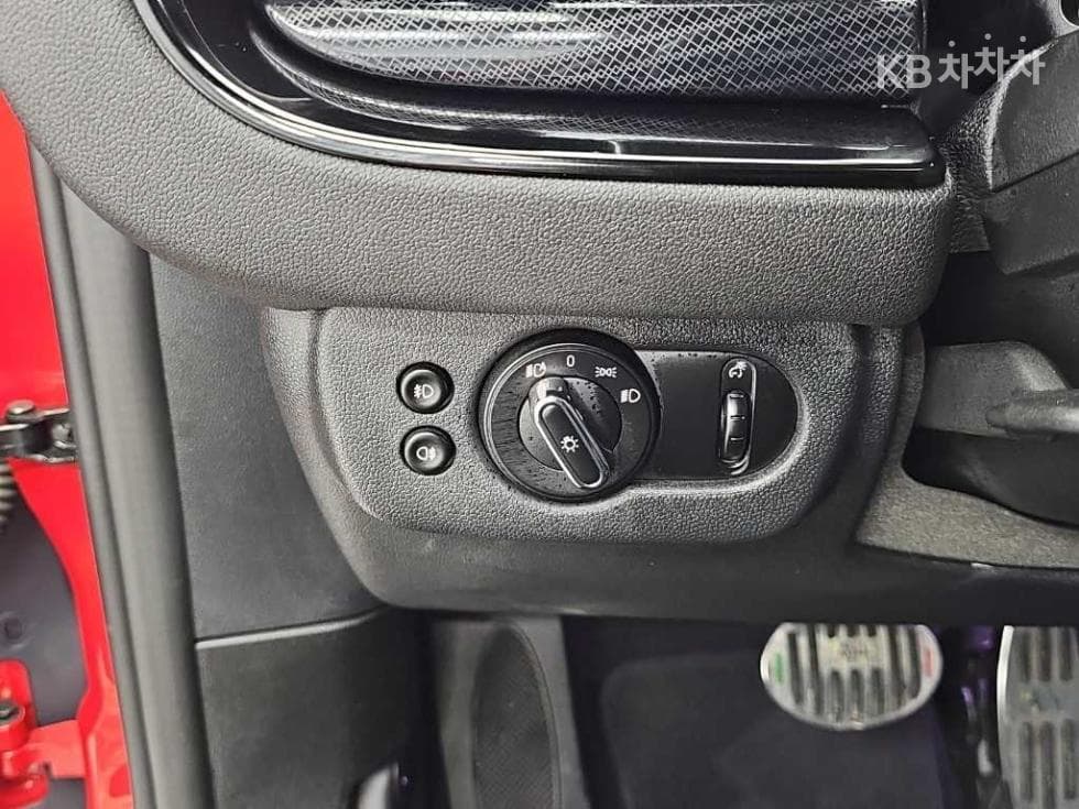 Мини 클럽맨 Второ поколение1.5 Cooper Classic Стандартен - 19