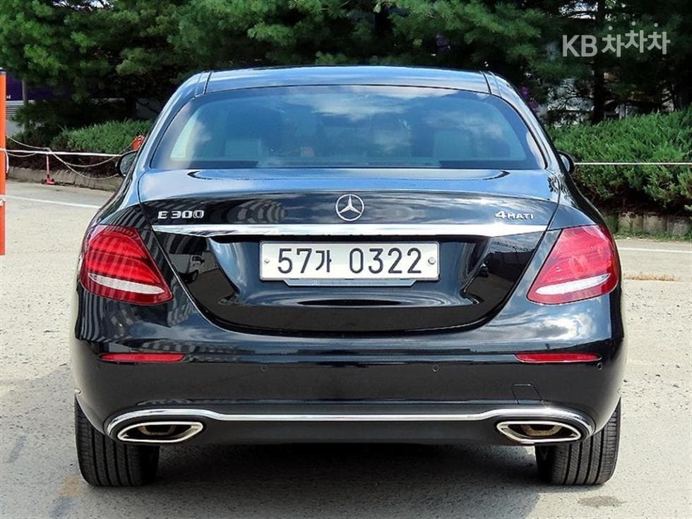 Mercedes-Benz E-Class (W213)E300 4Matic Exclusive - 4