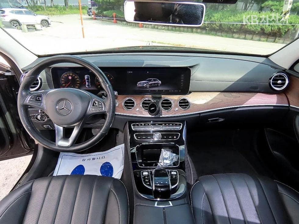 Mercedes-Benz E-Class (W213)E300 4Matic Exclusive - 7