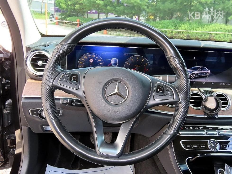 Mercedes-Benz E-Class (W213)E300 4Matic Exclusive - 8