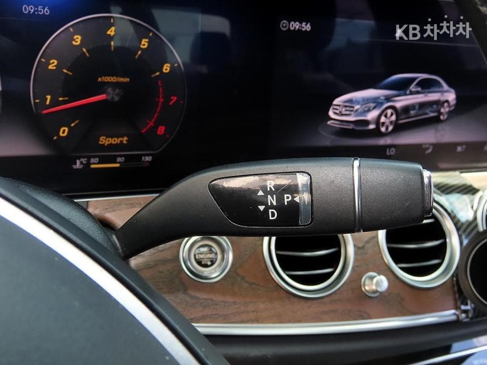 Mercedes-Benz E-Class (W213)E300 4Matic Exclusive - 10