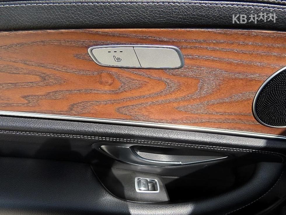 Mercedes-Benz E-Class (W213)E300 4Matic Exclusive - 17